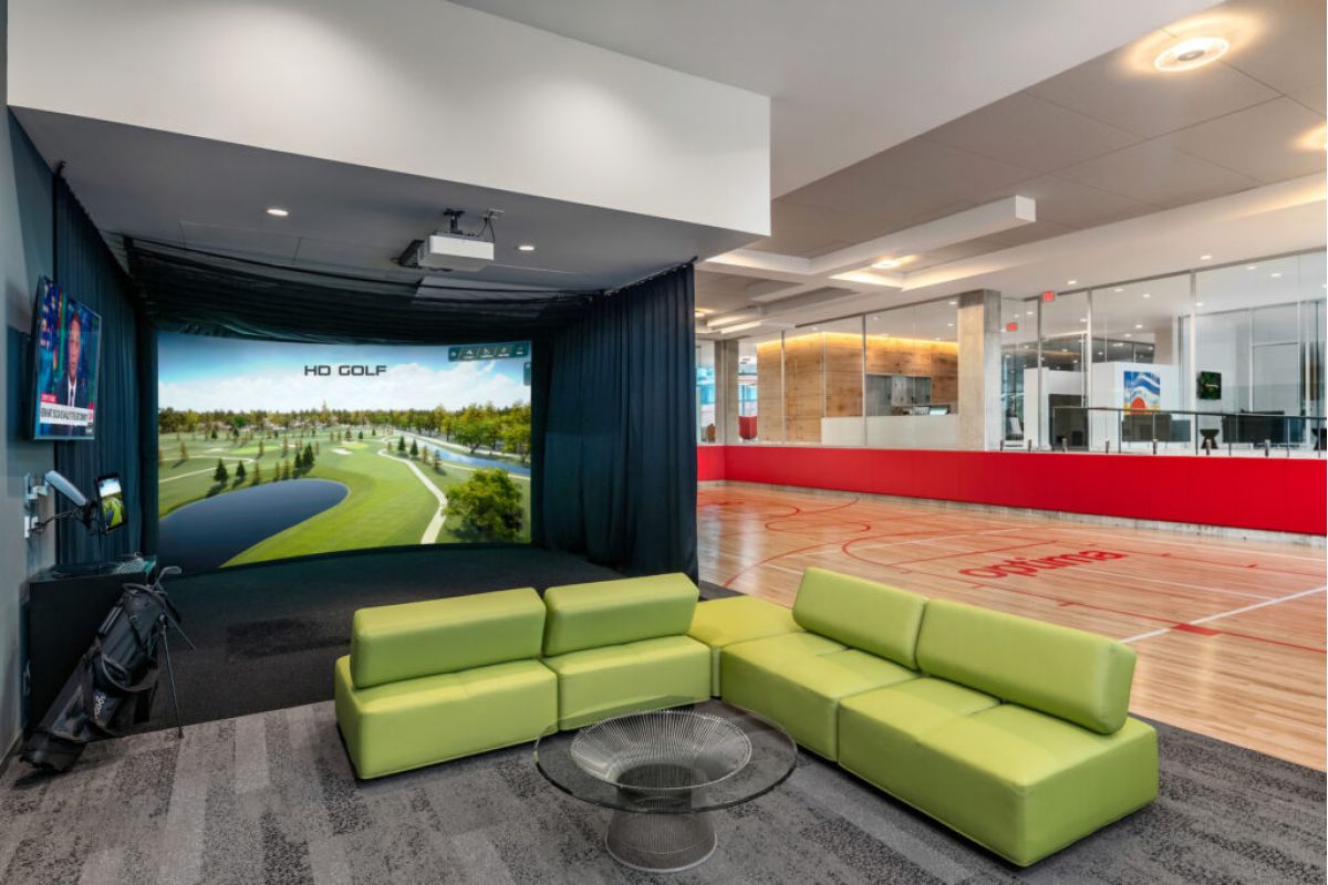 Driving Luxury Home: Golf Amenities in Optima® Communities